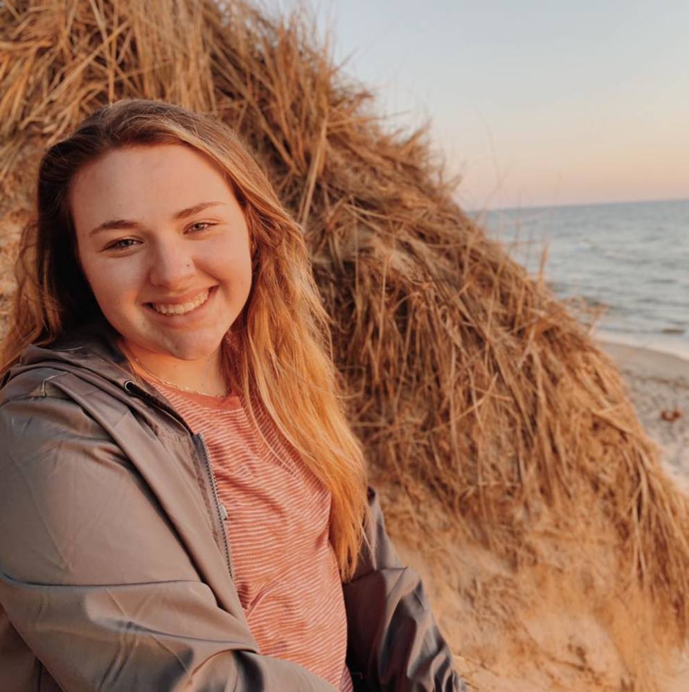 Meet your Posher, Alyssa